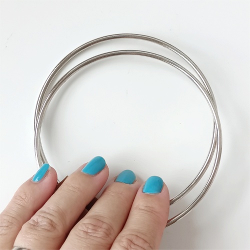 1 pár kulatých kovových uch