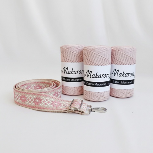 3 klubka + popruh světle růžový se vzorem