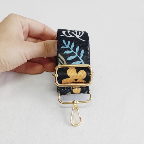 Popruh černý s květy