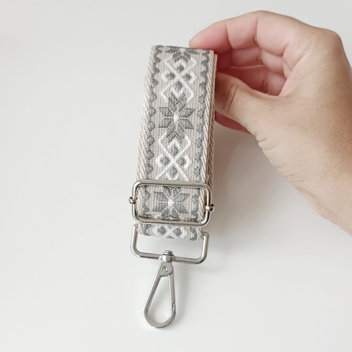 Popruh světle šedý