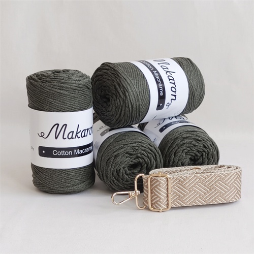 4 klubka + popruh + háček