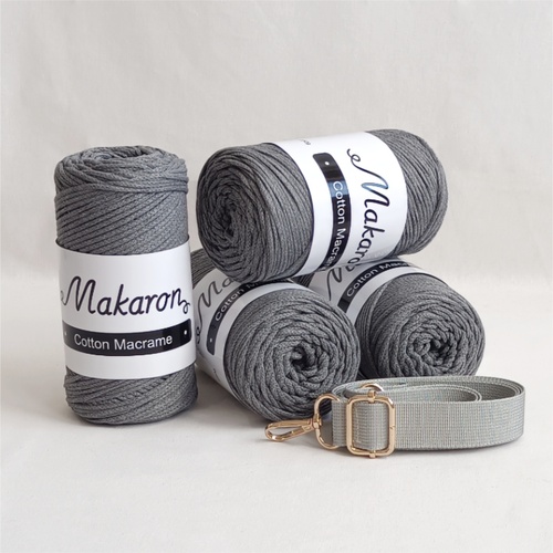 4 klubka + popruh + háček