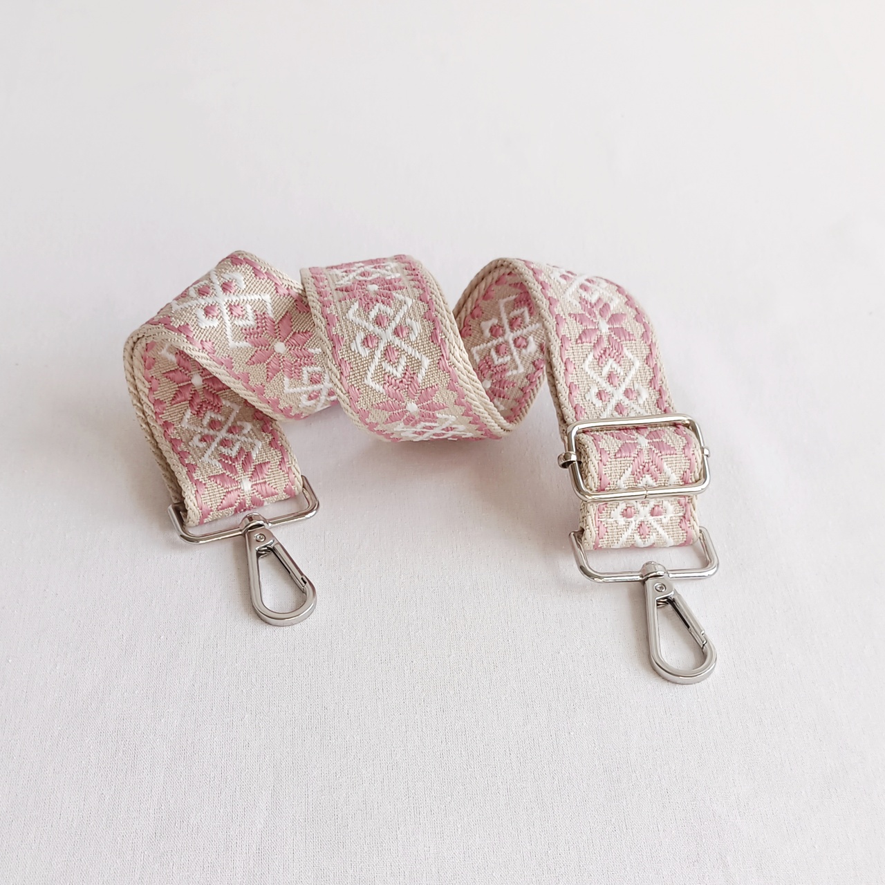 3 klubka + popruh světle růžový se vzorem - 1