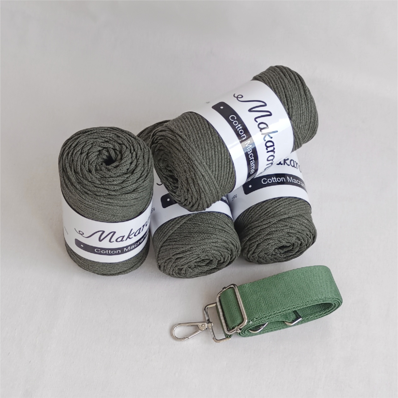 4 klubka + popruh + háček - 1