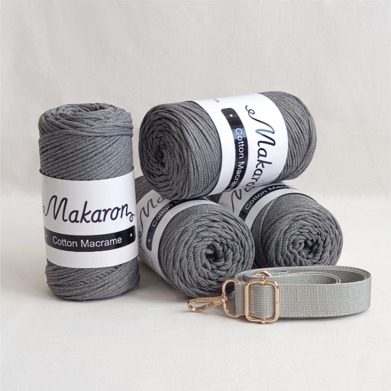 4 klubka + popruh + háček