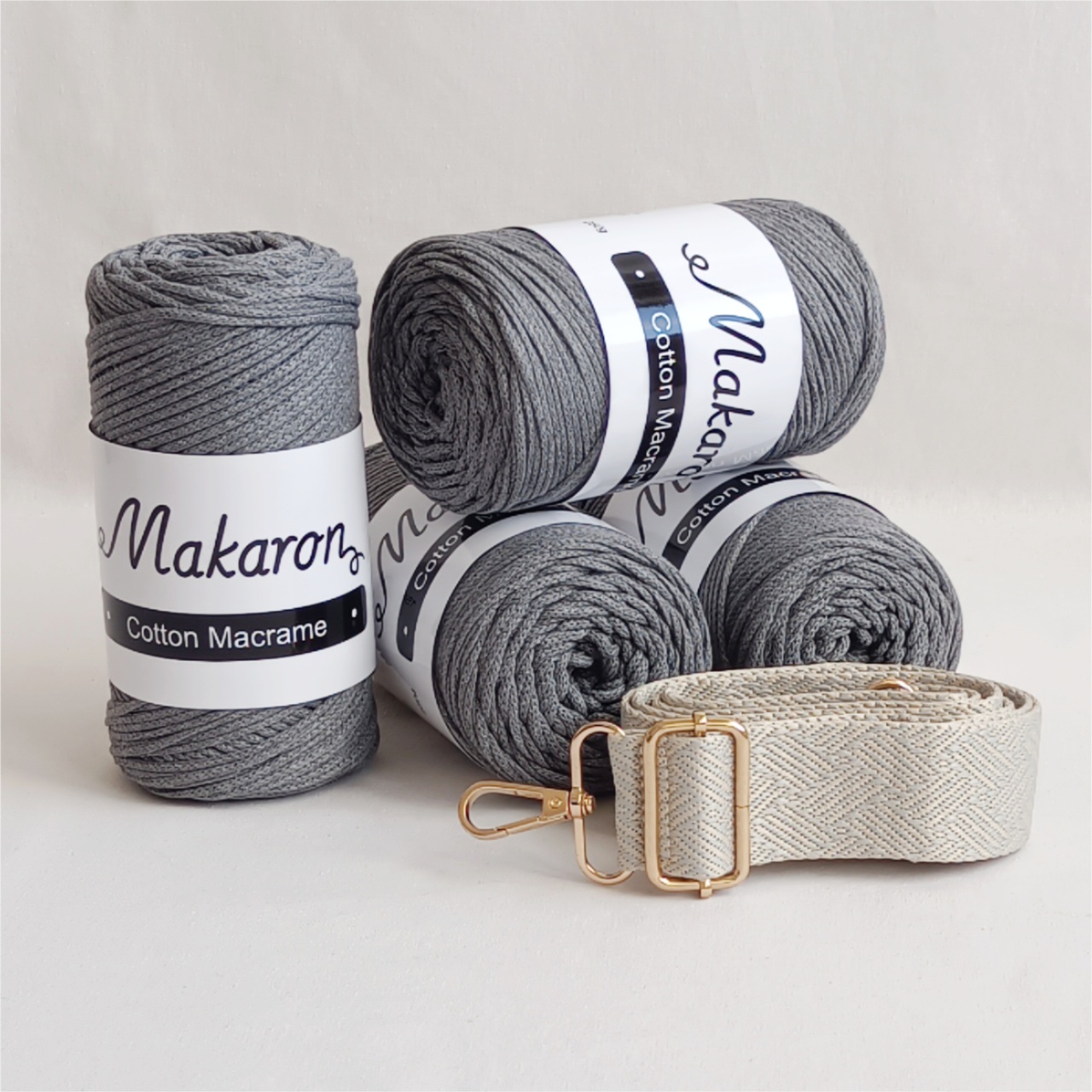 4 klubka + popruh + háček